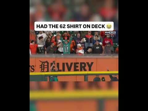 What a scene during Cal Raleigh’s 61st HR in Detroit 😳