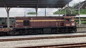 Classic engine sound of English Electric Class 1620 Locomotive spotted at KTMB Rawang train station.