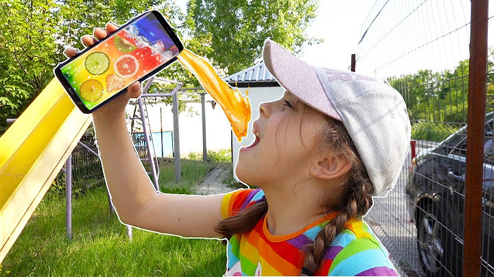JASMINA DRINKS JUICE FROM THE PHONE !