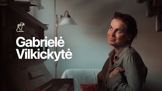 Video thumbnail of "Gabrielė kuria muziką"