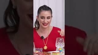 Büşra Hanım Ayakkabılarını Çıkarıyor 🤣|