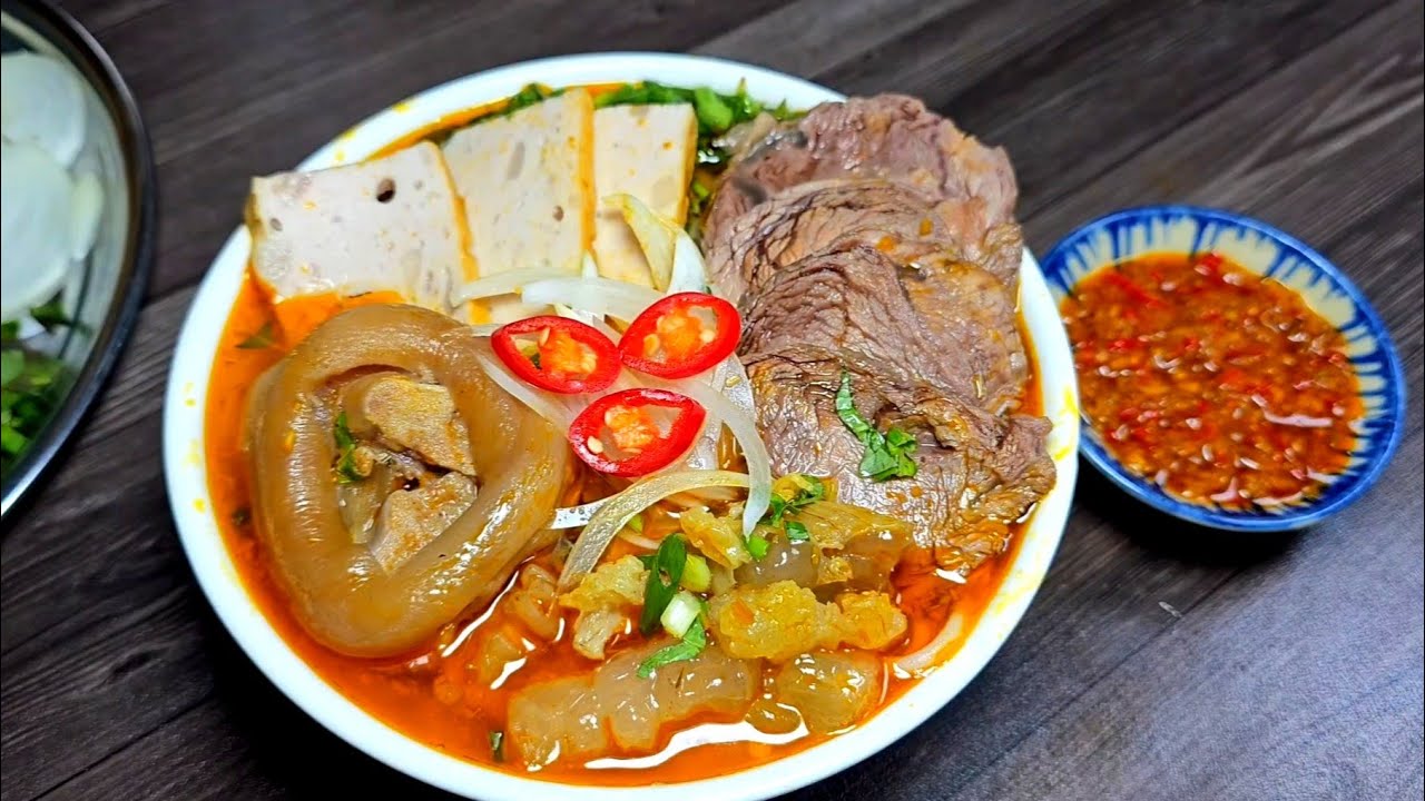 Hướng dẫn Cách nấu bún bò giò heo – BÚN BÒ HUẾ – BÚN BÒ GIÒ HEO ngon cách nấu thơm dậy mùi không ai chia sẽ – @TULEMIENTAY