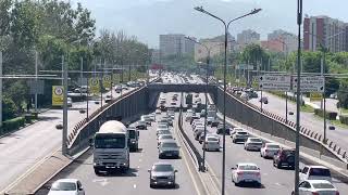 Любимый город Алматы. Движение  на улице Саина. 18  мая   2022.