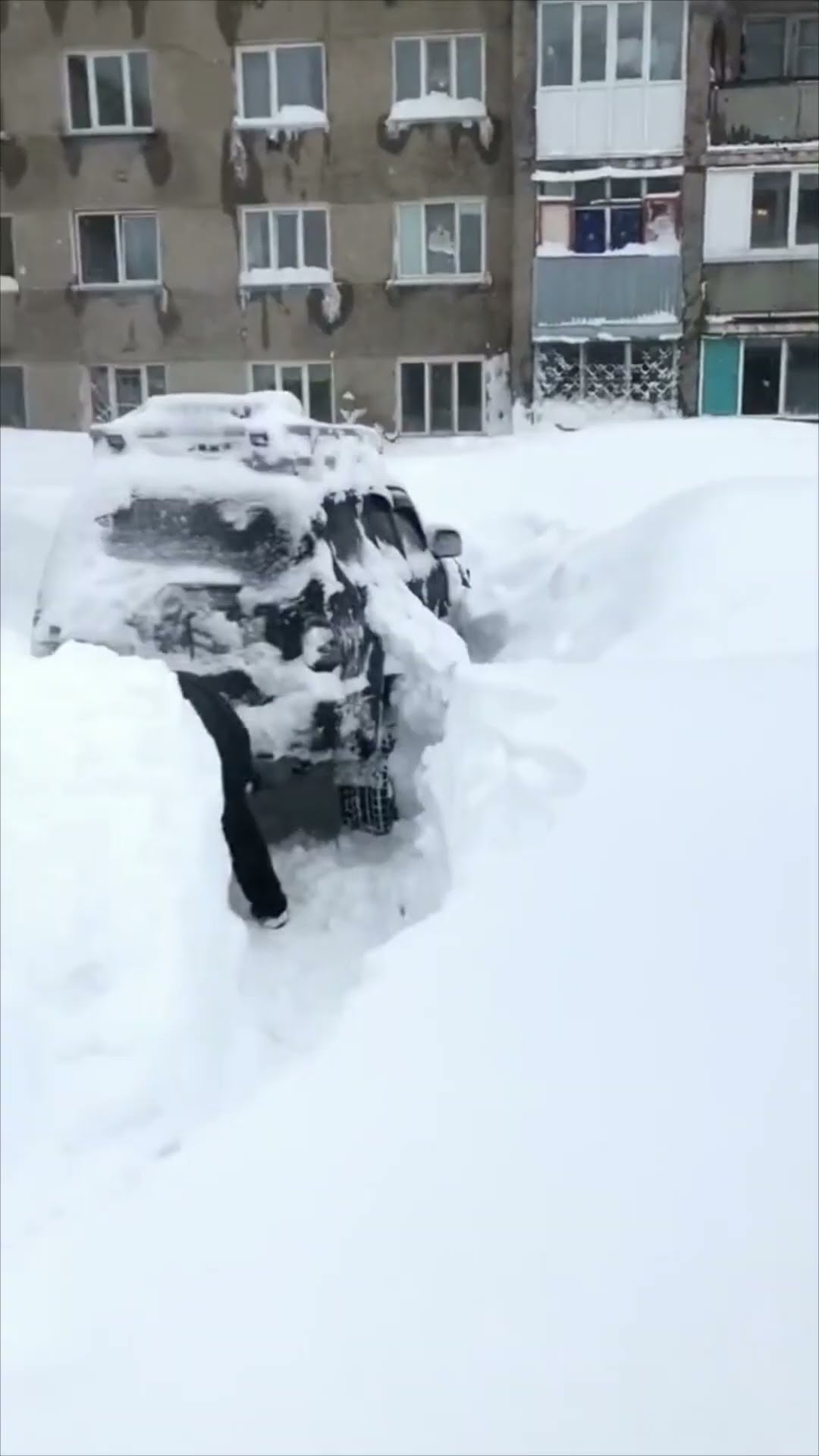 Massive Snowfall Completely Covers Cars and Buildings
