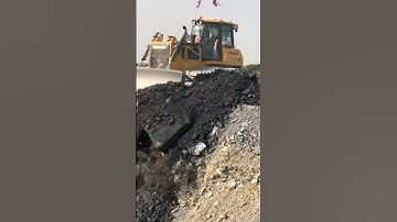 Shantui Dh17c2 Bulldozers Pushing Rock for Backfill.