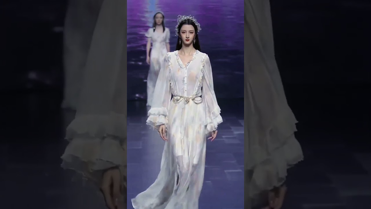 时装秀:白中的粉才是美Fashion Show: Pink in white is beauty