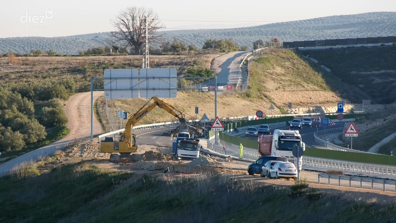 A PIE DE CALLE|2026-02-24|Miralles denuncia que se haya puesto en riesgo a los conductores de la A32