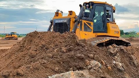 Great New Shantui DH17C2 Bulldozer Pushing Moving Soil Sandy