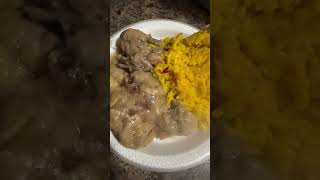 #smotheredchicken #gravy #yellowrice #greenonion #food #foodie