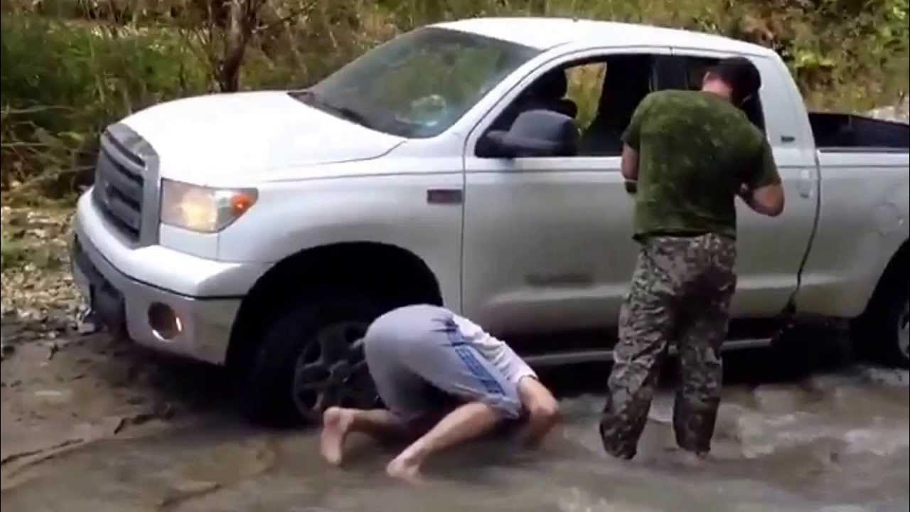 Toyota Tundra на гусеницах