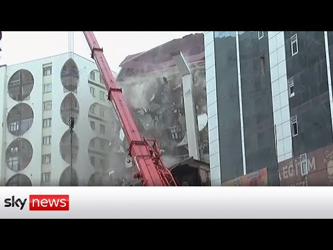 Turkey-Syria earthquake: Building collapses next to rescuers