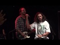 Eddie Vedder sings black with a fan in SP