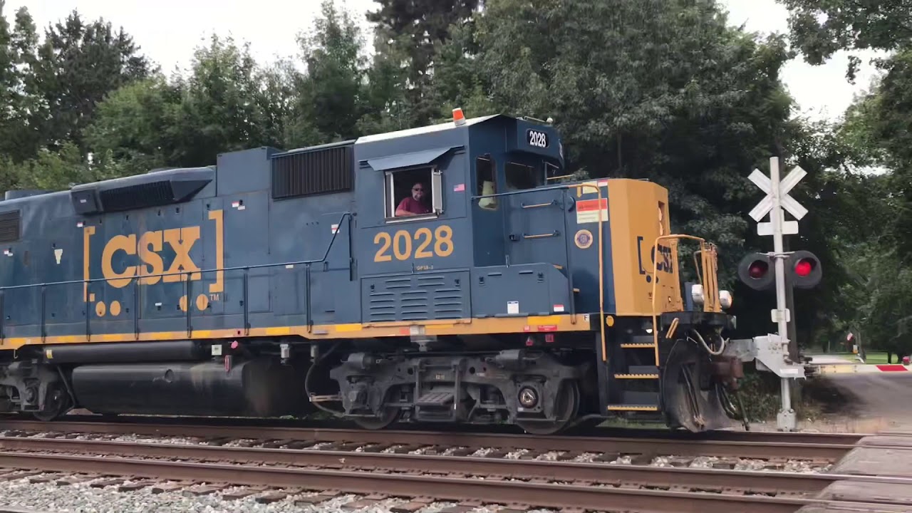 CSX Local trains in Union Mills! - YouTube