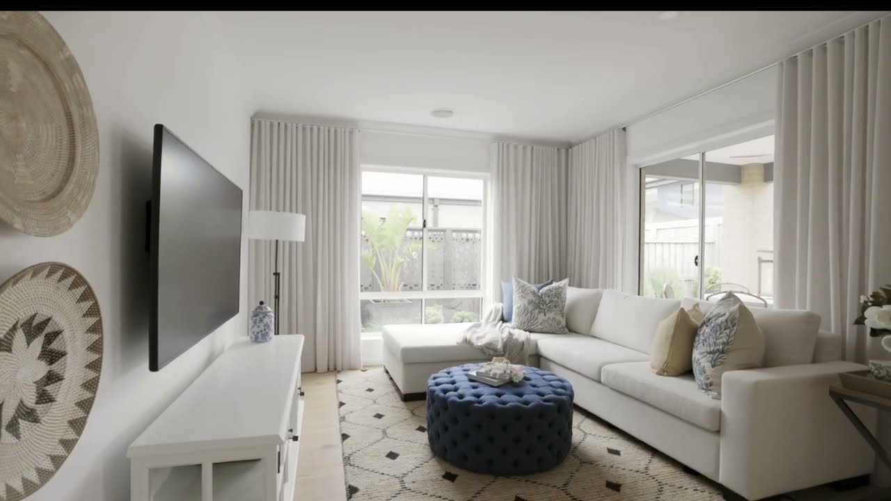 28 Grazing Way, Clyde North, VIC