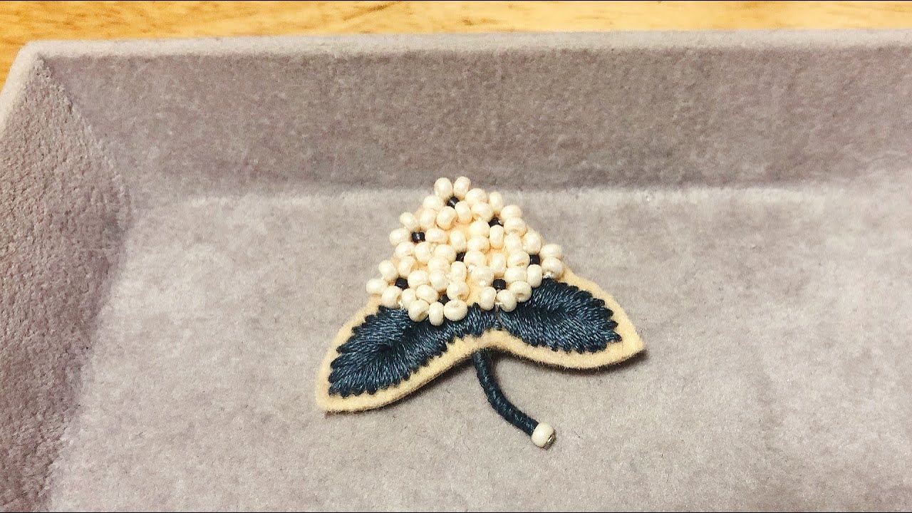 刺繍花ブローチ ダイソーのフェルトで作ったビーズ刺繍のブローチ 刺繍初心者向け 刺繍のやり方 Embroidery Brooch Bead Work 刺绣花胸针 Youtube