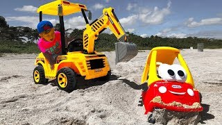 Senya on Tractor saves a Small CAR screenshot 3