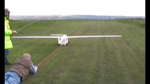 Steve Stringer flying his electric modified Pat Te...