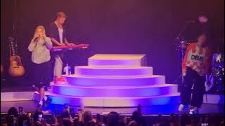 Lauren Spencer Smith & Davina Michelle - What About Us - Melkweg Amsterdam