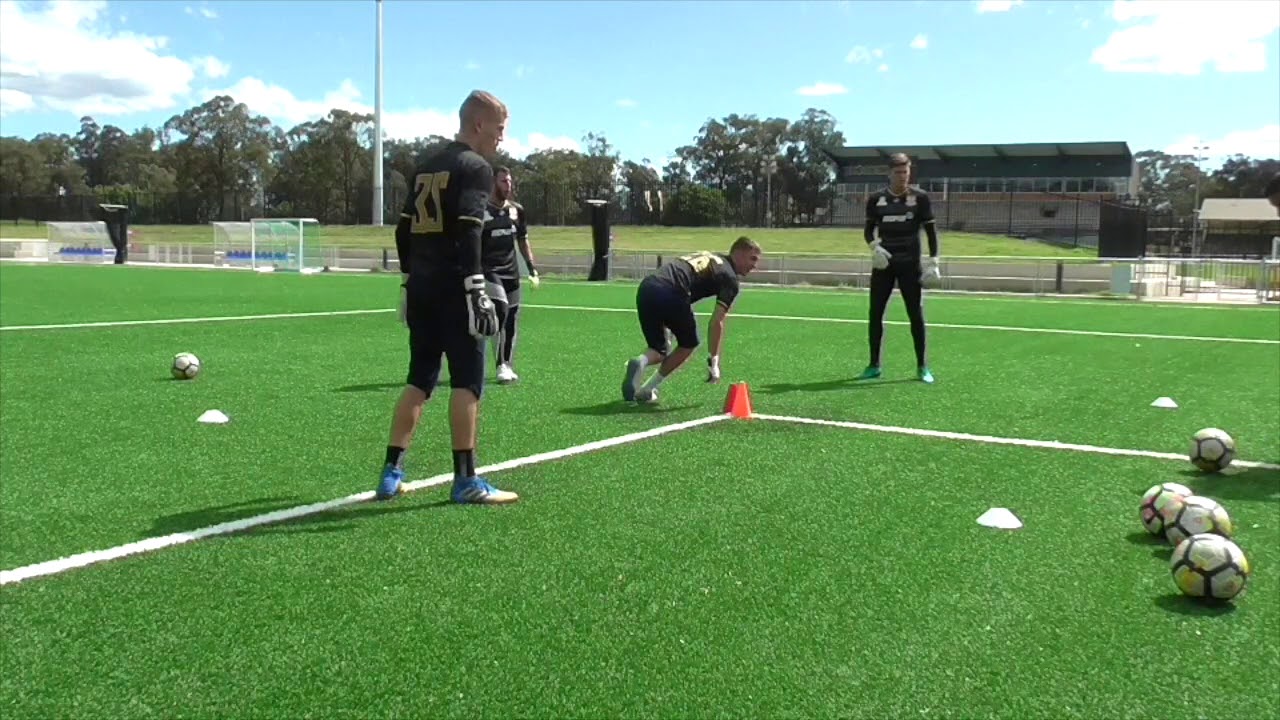 Goalkeeper sheva / rondo / possession game - YouTube