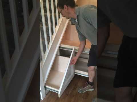 Wideo: Szafa pod schodami - praktyczna opcja aranżacji domku w domku