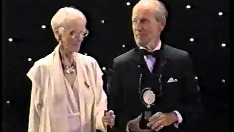 Jessica Tandy & Hume Cronyn receive 1994 Tony Awar...