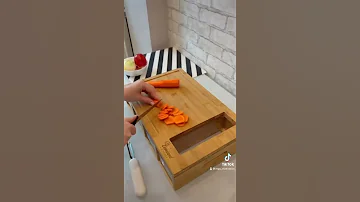 Бамбуковая разделочная доска с желобами для сока и 4 контейнерами DEMIAND kitchen SERV BD-100