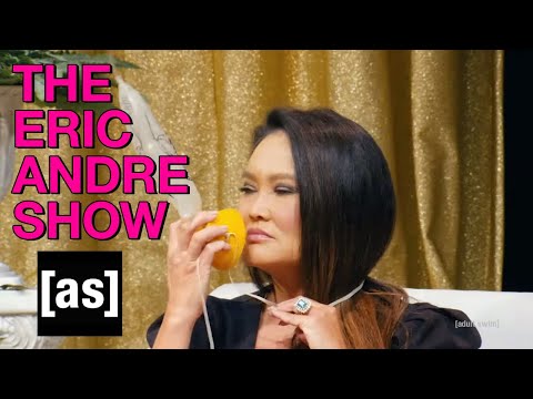 Video: Er tia carrere single?