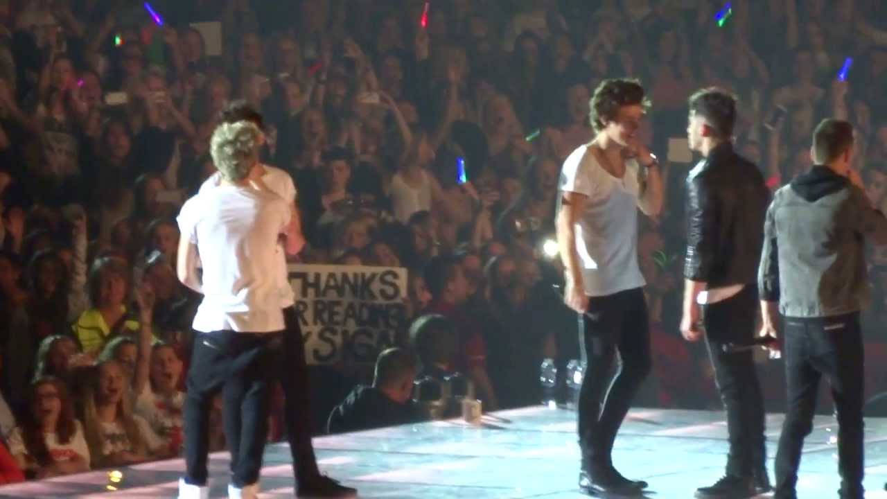 Twitter questions - One Direction singing I Want It That Way - Stockholm, Sweden