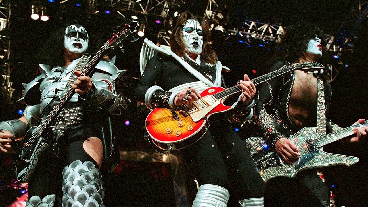 Top Ten Kiss Pro-Shots