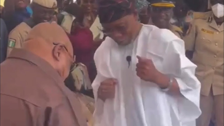 DANCING GOVERNOR  ADEMOLA ADELEKE AND RAUF AREGBESOLA SHOW OFF THEIR DANCING SKILLS IN OSUN STATE