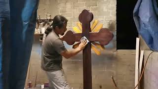 renovando una cruz de madera
