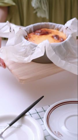 低糖質で濃厚なバスクチーズ✨ダイエット中でも美味しいおやつを食べたい！を叶えるレシピです🥺#レシピ #簡単レシピ #ダイエットレシピ #低糖質スイーツ #低糖質 #shorts