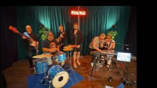 Take That - Everything Changes (Live From The Dressing Room)