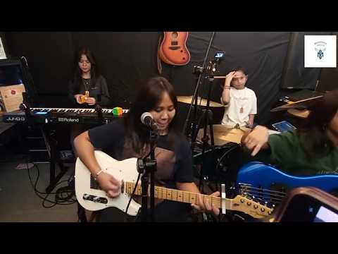 First Time Reaction To Missioned Souls - Runaway (Del Shannon Family Band Studio Cover).