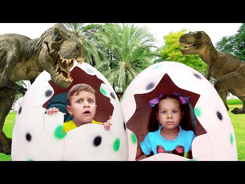 Видео: Диана и Рома Приключения в парке Динозавров и Музее иллюзий