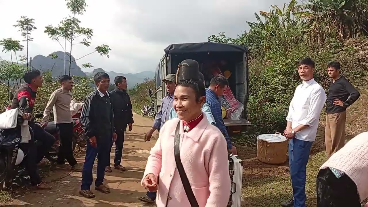 Lê đón dâu của dân tộc Thái len Bản có noi chiềng khay Quỳnh nhai sơn la đc rất nhiều đồ đạc cá oi