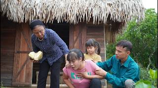 Mrs. Sam and De were worried when Huyen suddenly felt nauseous after smelling an unfamiliar fruit. screenshot 2