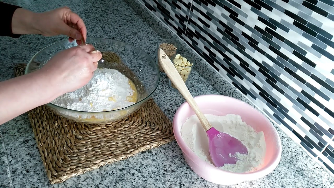 Beyaz Pul Çikolatalı Kurabiye Tarifi( ÇOCUKLARINIZ BU TARİFE BAYILACAK