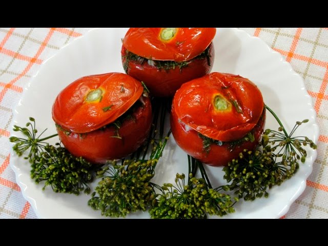 Малосольные помидоры с чесноком и зеленью. Вкусно. Быстро. Просто