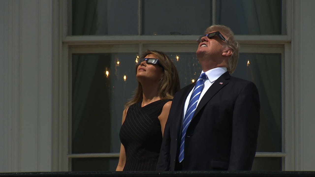 Trump Watches Eclipse from White House