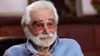 “At 82, The Real Reason Burt Reynolds Died Broke Will Shock You” (yeh sab se zyada click laay ga)