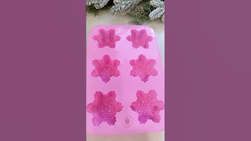 DIY snowflake ❄️ soap #diygiftidea #diygifts #soapmaking