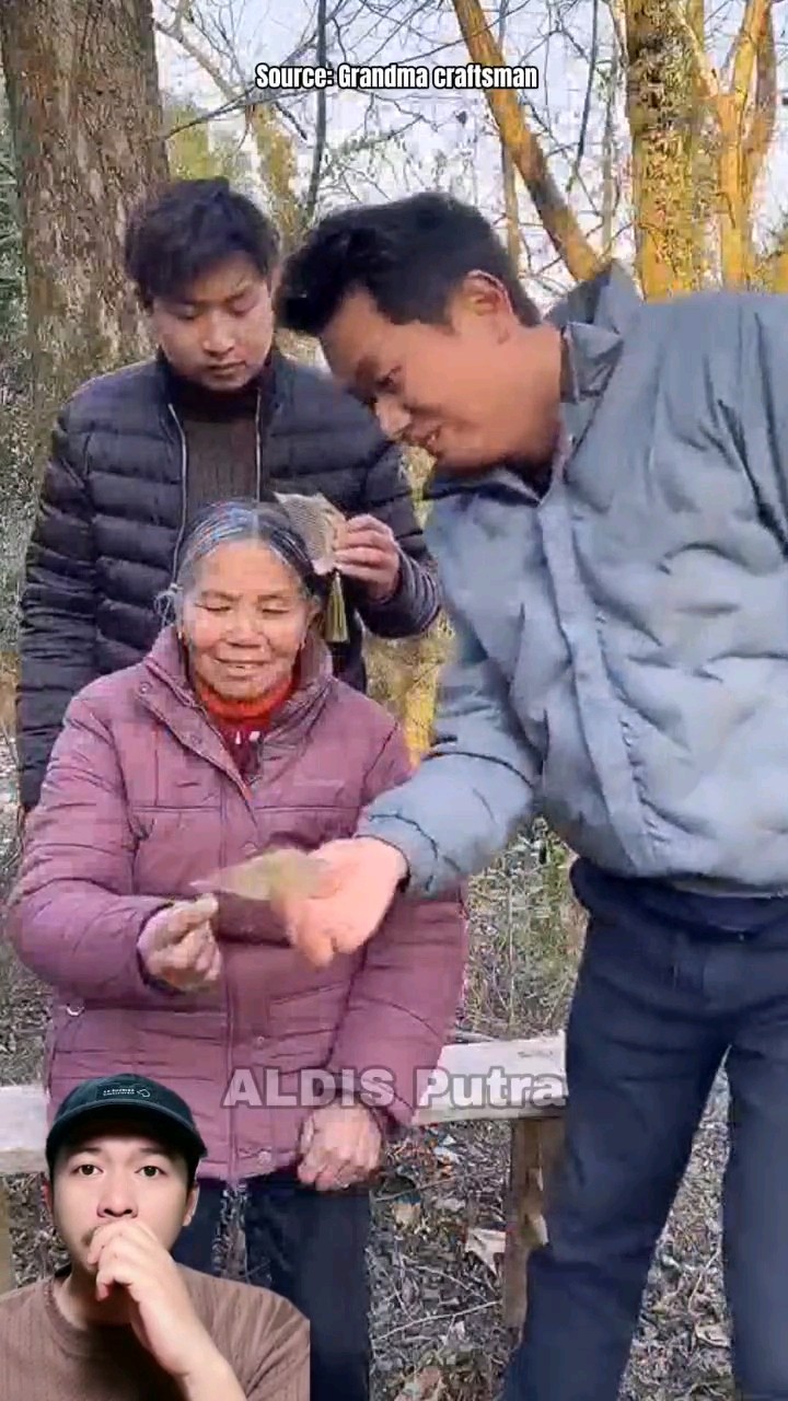 NENEK DIKATAIN MISKIN KARNA PAKAI CERIMIN YANG SUDAH PECAH ? #shorts #dubbing #funny