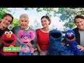 Elmo Makes Friends On The Friendship Bench Sesame Street 