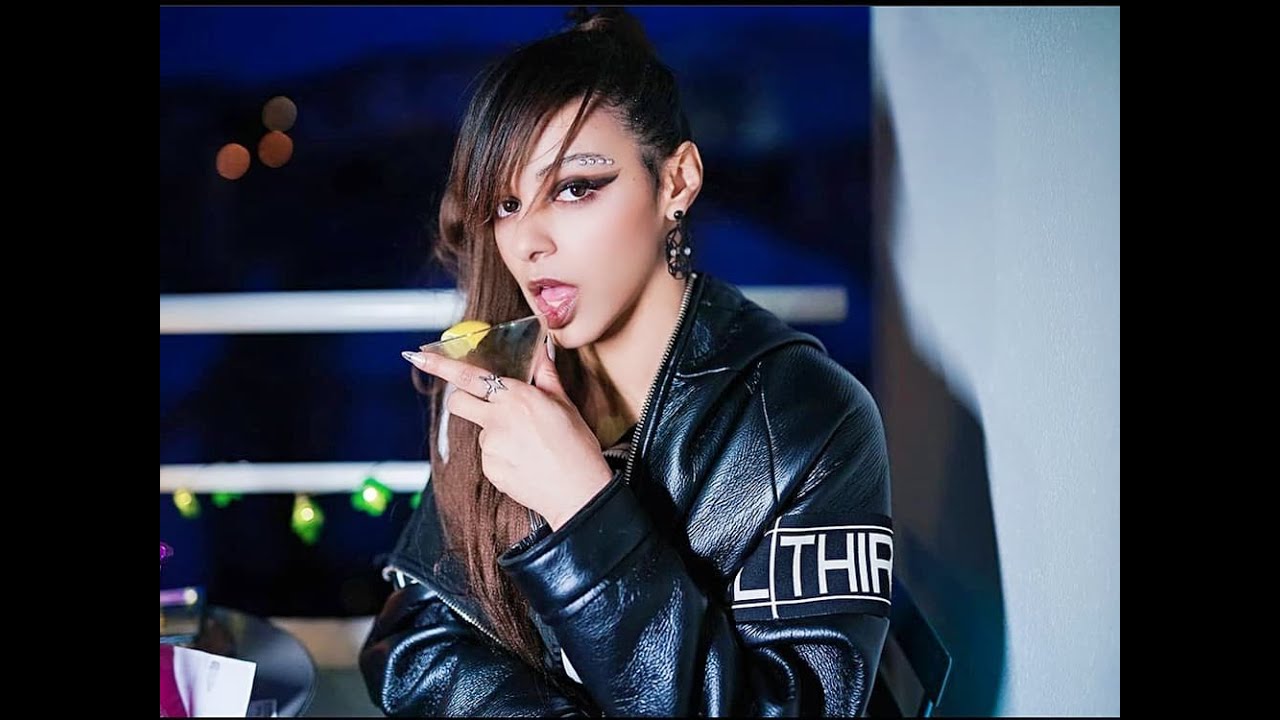 在 YouTube 上观看 Lian - Inhalé MV 在 YouTube 上观看 Lian - Inhalé MV