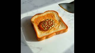 토스트 위에 금잼 바르기 ai.asmr sound               spread gold jam on toast asmr