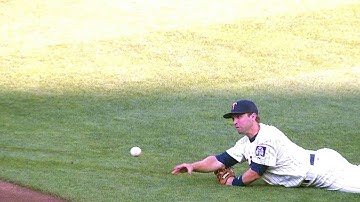 Dozier makes a great diving stop
