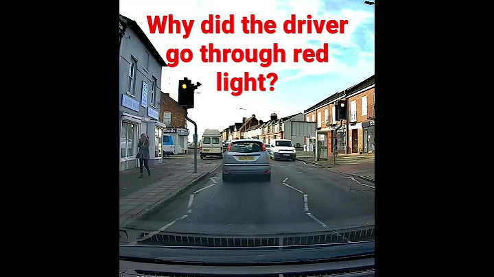 Why did the driver go through the red light? - DayDayNews