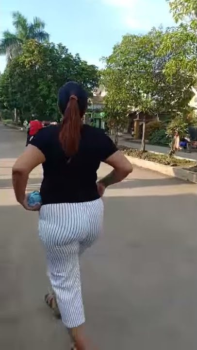 Ngintip ibu hamil pantatnya goyang2