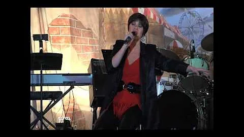 Amanda Kaiser as Pat Benatar